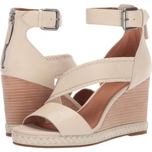 New Frye Riviana Feather Wedge 70179  Size 10